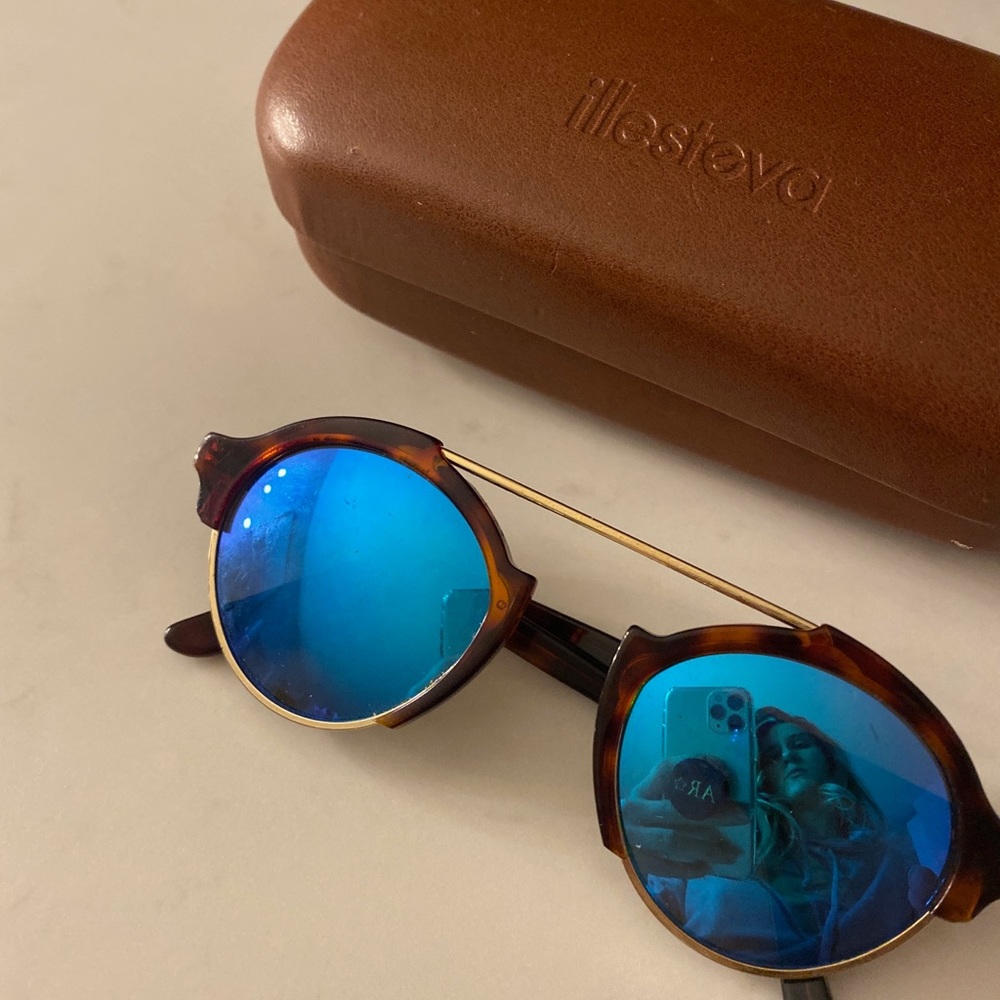 Perfect Illesteva glasses wiith original case!